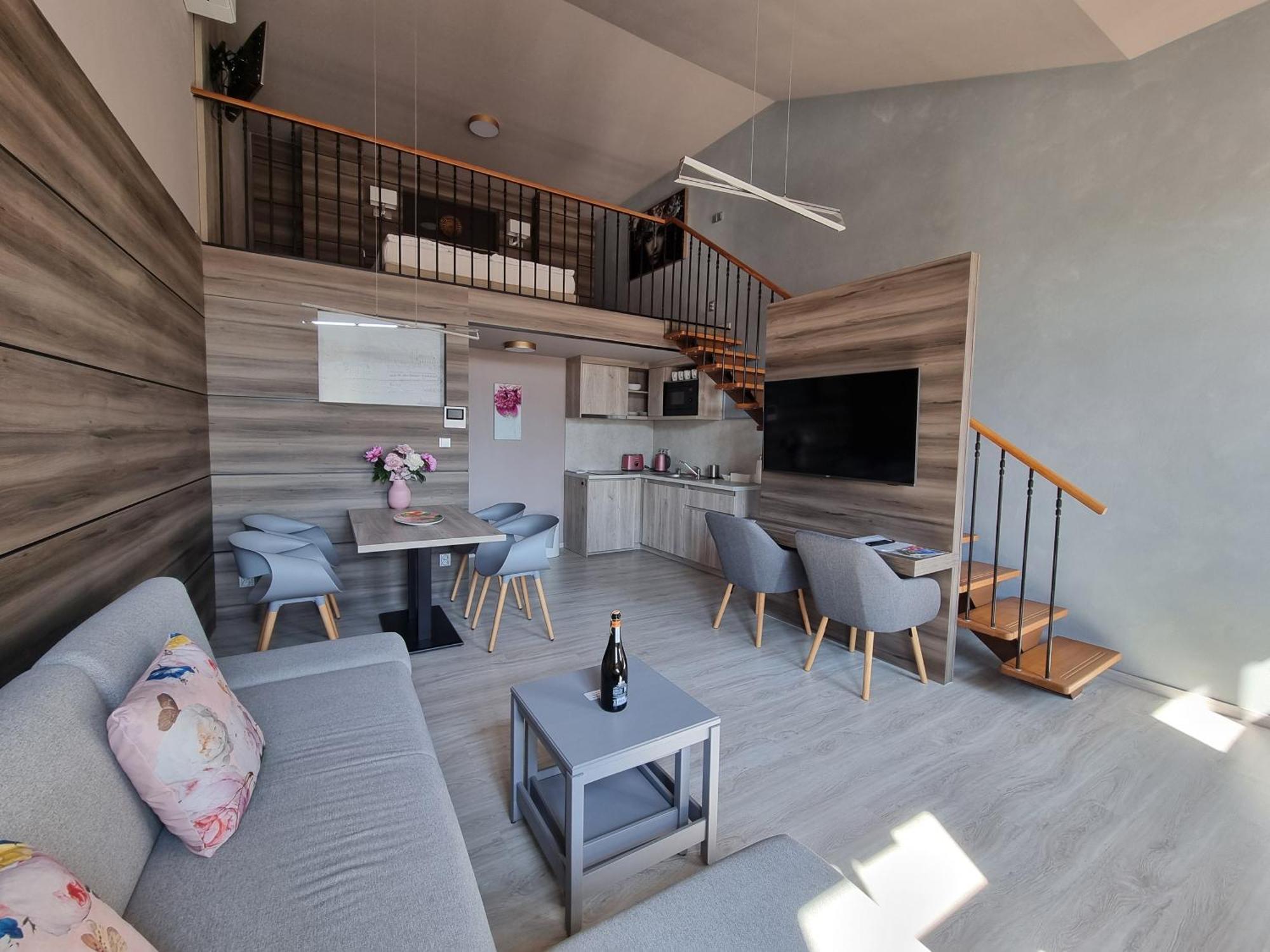 Apartmany Etenia Кадань Экстерьер фото